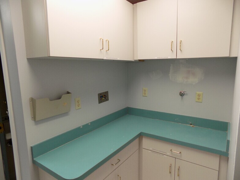 More Photos Of 111 Simsbury Rd, Avon Medical For Lease