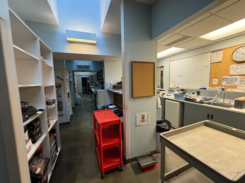 More Photos Of 3309 Bragg Blvd, Fayetteville Veterinarian Kennel For Lease