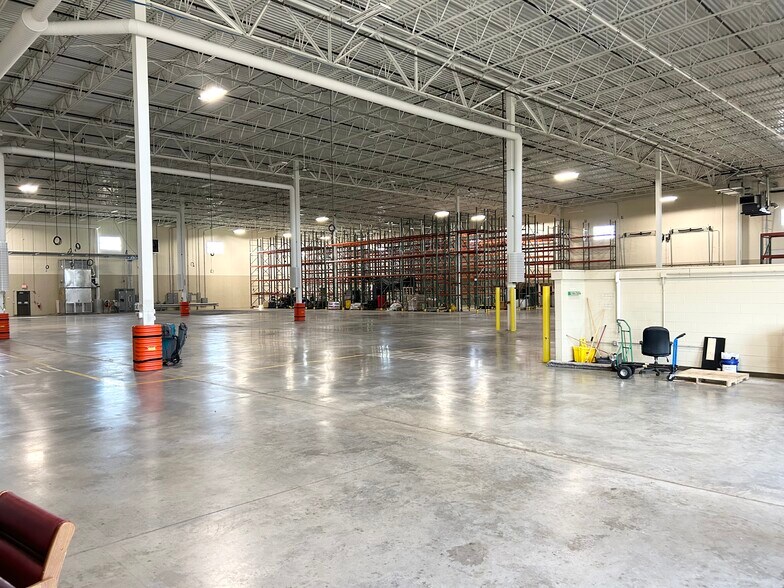 More Photos Of 501 W Air Park Dr, Muncie Warehouse For Lease