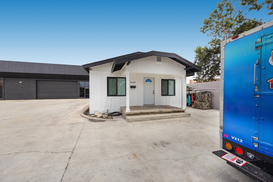 More Photos Of 14128 Paramount Blvd, Paramount Warehouse For Sale