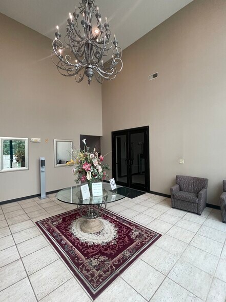 More Photos Of 2599 W Fountain Dr, Bloomington Office For Lease