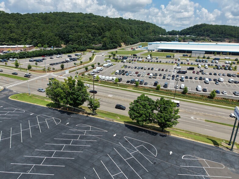 More Photos Of 7501-7641 Crestwood Blvd, Birmingham Unknown For Lease