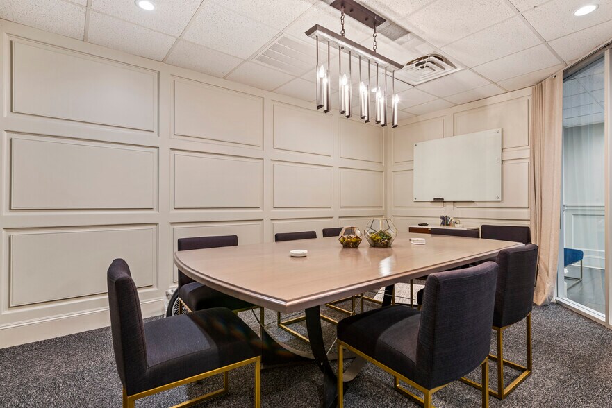 More Photos Of 3100 Edloe St, Houston Office For Sale