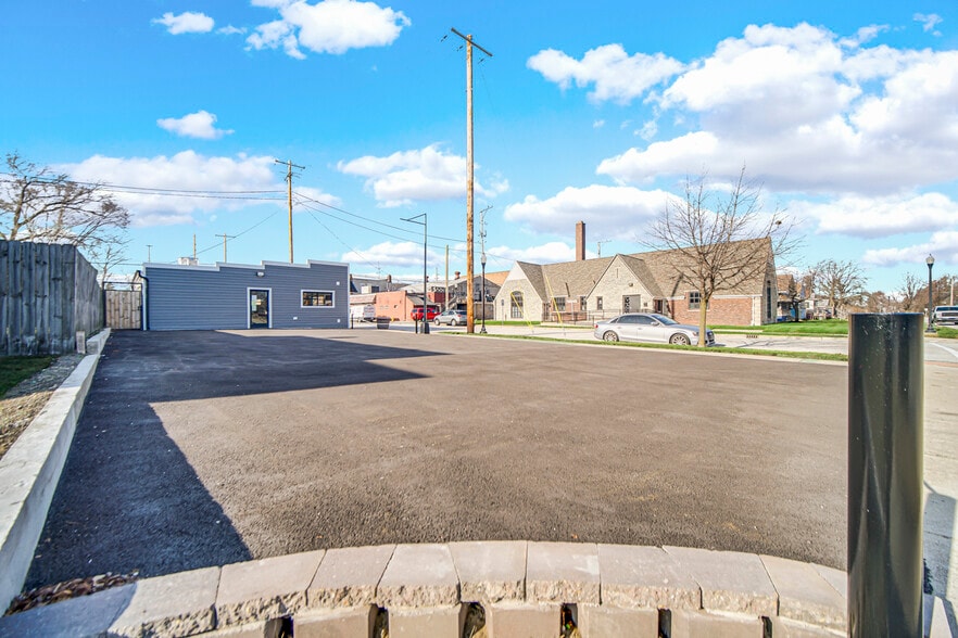 More Photos Of 2816 Martha St, Hammond Flex For Lease