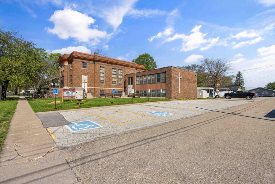 More Photos Of 224 SW 3rd St, Ankeny Specialty For Sale