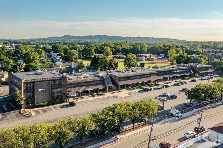 More Photos Of 1003-1031 McBride Ave, Woodland Park Medical For Lease