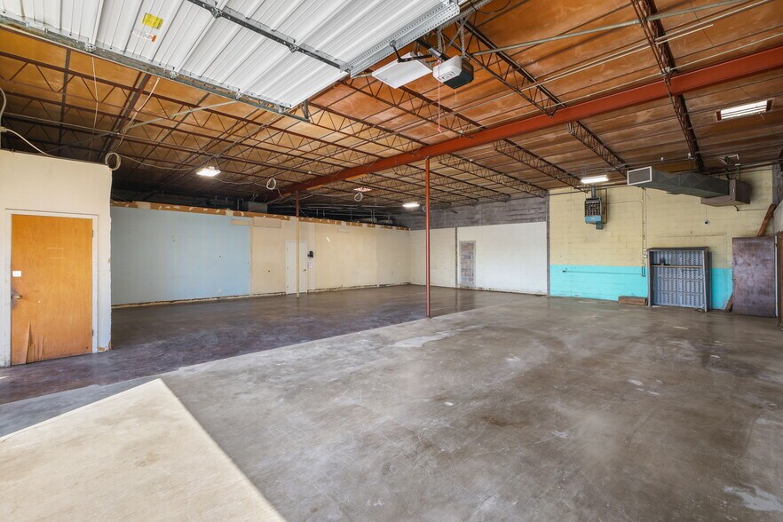 More Photos Of 8402 Speedway Dr, San Antonio Warehouse For Sale