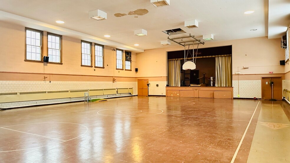 More Photos Of 1018 College Ave, Niagara Falls Schools For Sale