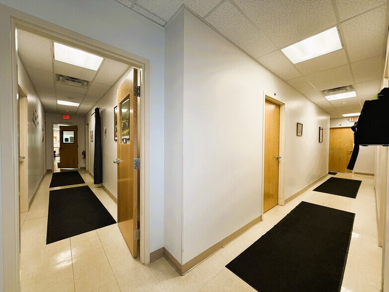 More Photos Of 111 Hamilton St, Mexico Office For Sale