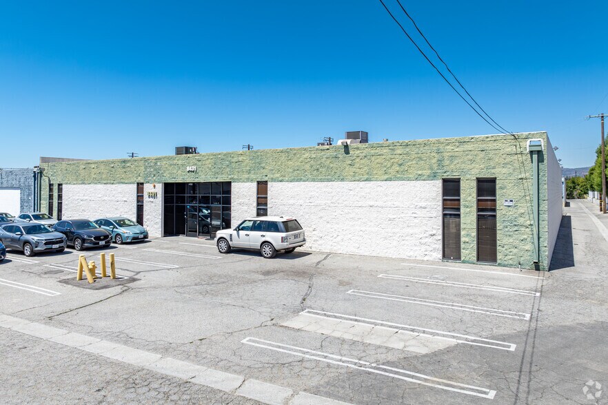 More Photos Of 8411-8421 Canoga Ave, Canoga Park Unknown For Lease