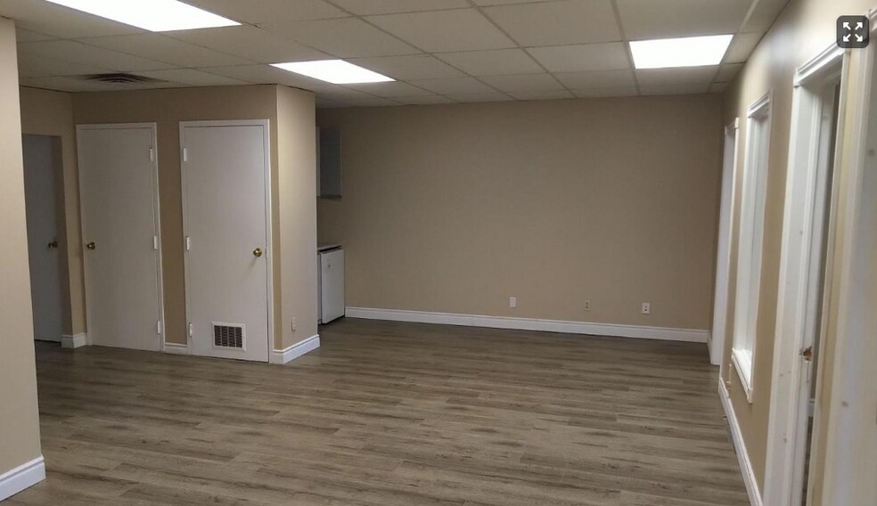 More Photos Of 2914 S Sheridan Way, Oakville Medical For Sale