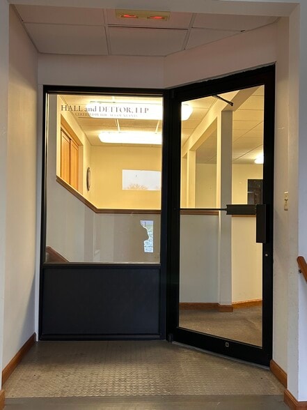 More Photos Of 551 E Genesee St, Fayetteville Office For Sale