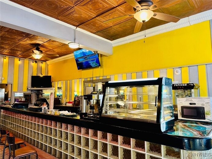 More Photos Of 1701 Pine Ave, Niagara Falls Restaurant For Sale