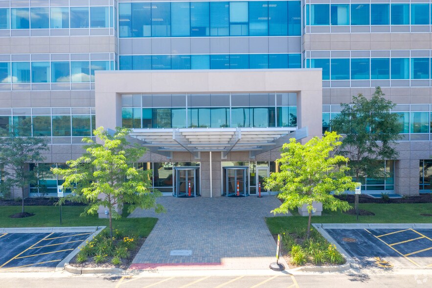 More Photos Of 21440 Lake Cook Rd, Deer Park Office For Lease