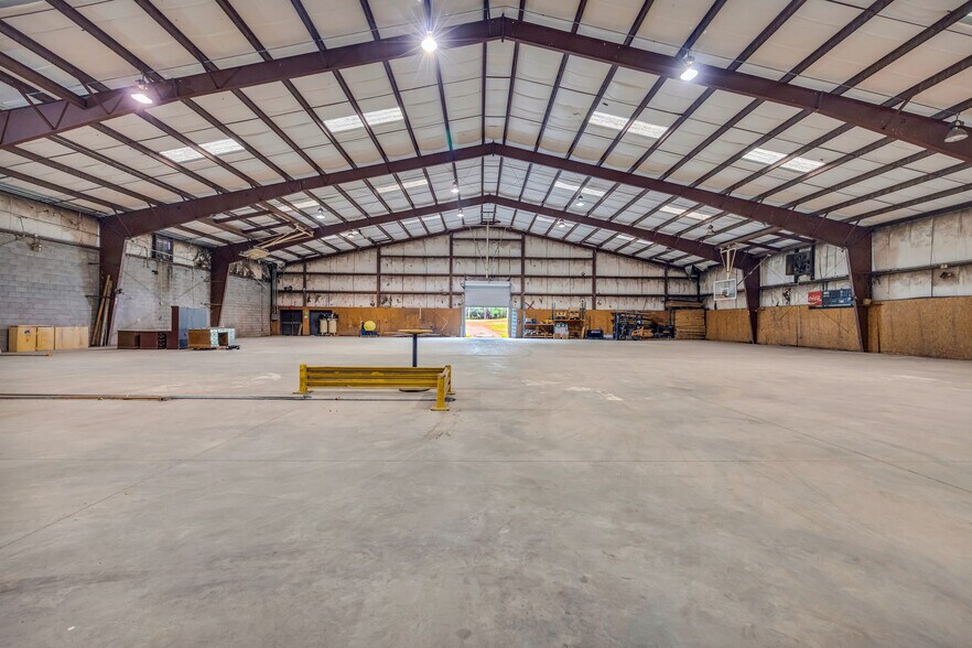 More Photos Of 252 Komplex Dr, Carnesville Warehouse For Sale