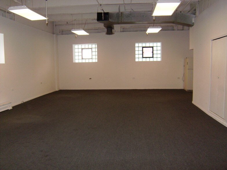 More Photos Of 2000 W Carroll Ave, Chicago Warehouse For Lease