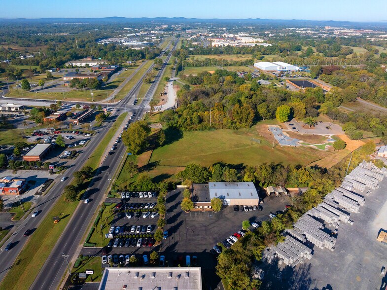 More Photos Of 806 Old Fort Pky, Murfreesboro Flex For Sale