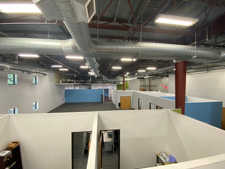 More Photos Of 7050 Burleson Rd, Austin Light Distribution For Sale