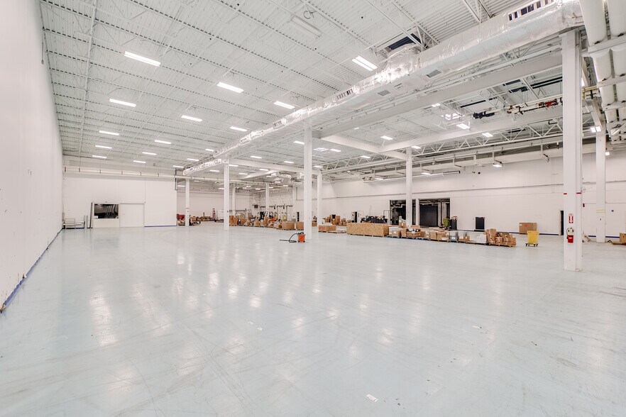 More Photos Of 1 Corporate Woods Dr, Bridgeton Distribution For Sale