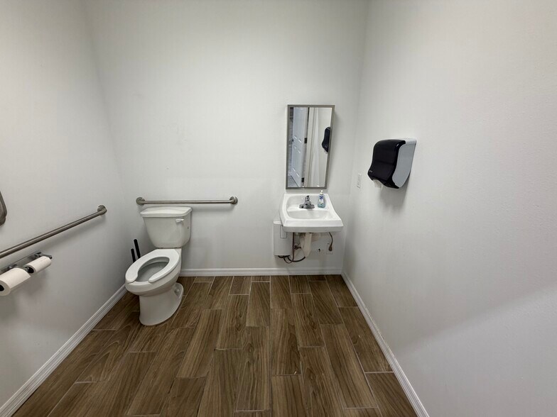 More Photos Of 1850 Whitfield Ave, Sarasota Industrial For Lease