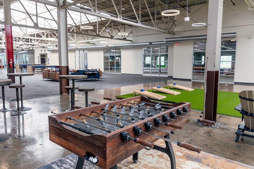 More Photos Of 2550 University Ave W, Saint Paul Unknown For Lease