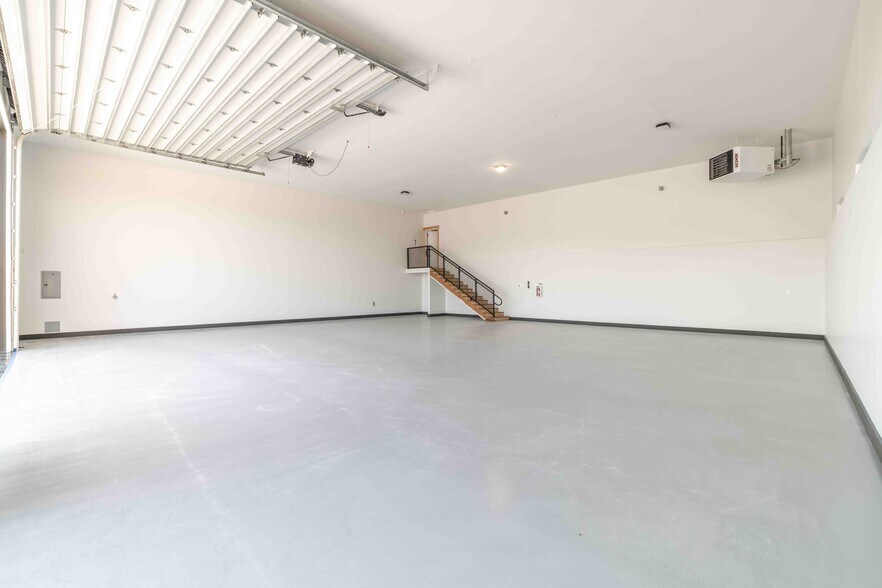 More Photos Of 8512 N Wayne Dr, Hayden Flex For Lease