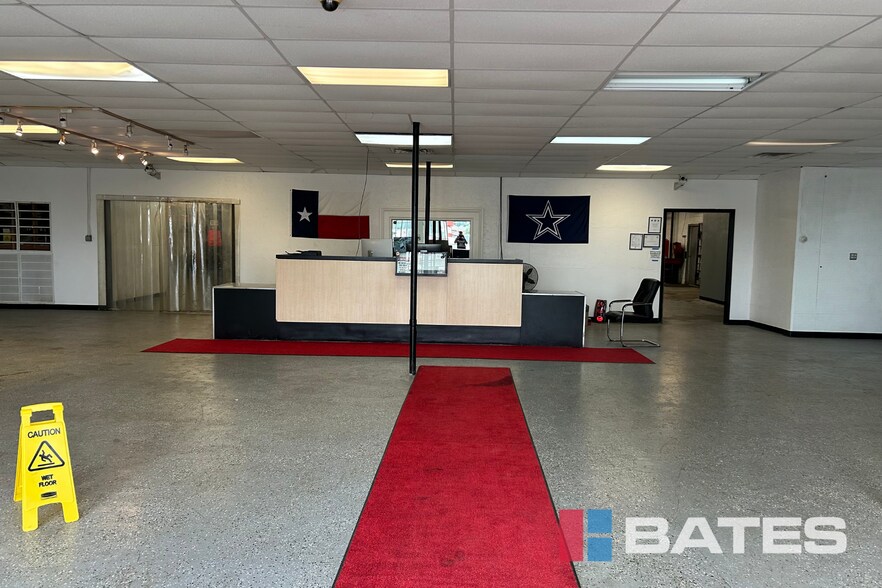 More Photos Of 2921 E Abram St, Arlington Manufacturing For Sale