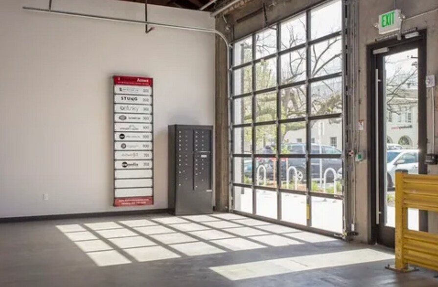 More Photos Of 2117 NE Oregon St, Portland Showroom For Lease