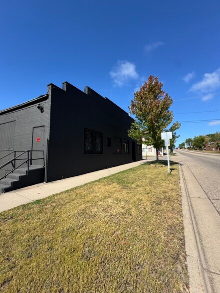 More Photos Of 747 Payne Ave, Saint Paul Warehouse For Sale