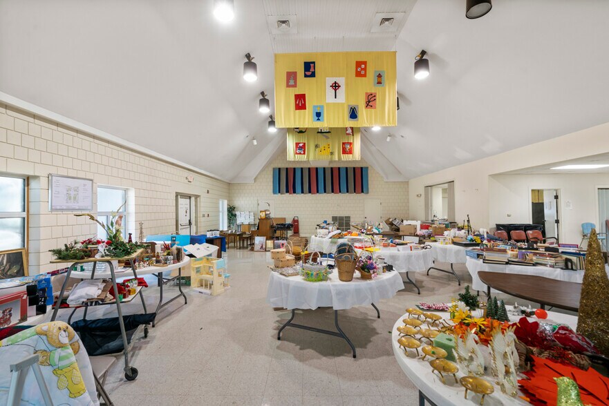 More Photos Of 228 S Military Ave, Lawrenceburg Religious Facility For Sale