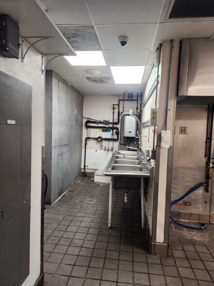 More Photos Of 1037 Barre Townshp Blvd, Wilkes Barre Fast Food For Lease