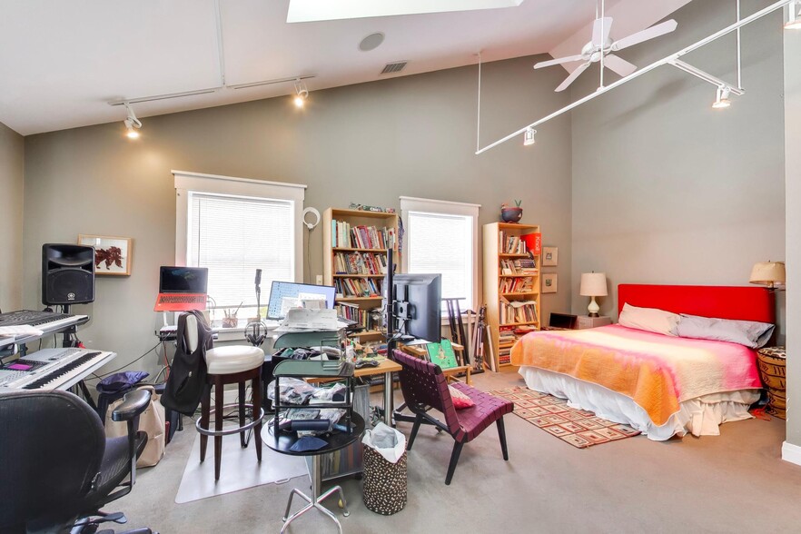 More Photos Of 1132 Florence Ave, Evanston Office Residential For Sale