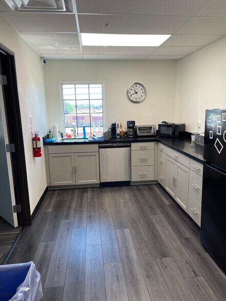 More Photos Of 32475 Date Palm Dr, Cathedral City Freestanding For Lease