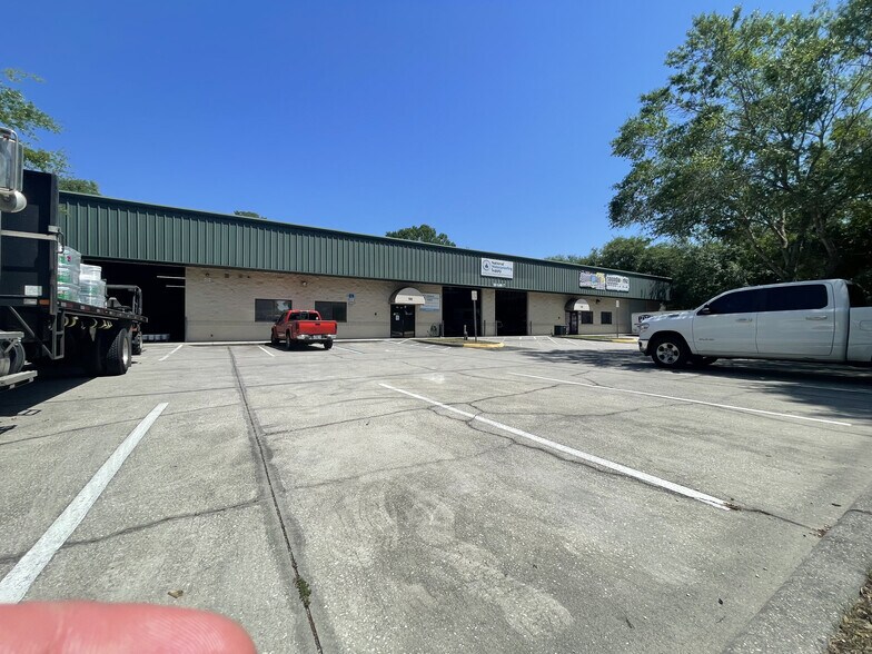 More Photos Of 550 Kane Ct, Oviedo Warehouse For Lease