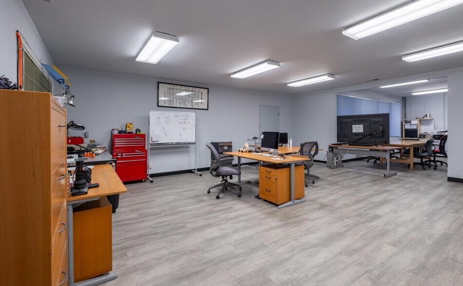 More Photos Of 22809 Lockness Ave, Torrance Warehouse For Sale