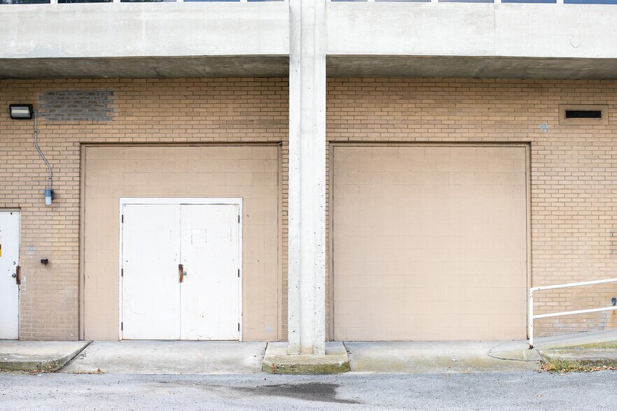 More Photos Of 505 Fesslers Ln, Nashville Light Distribution For Lease