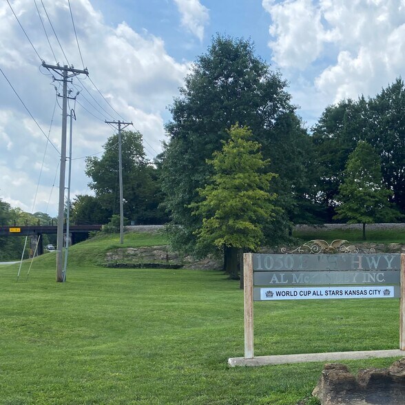 More Photos Of 1050 E H Hwy, Liberty Unknown For Lease