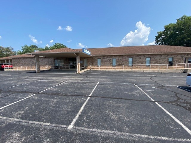 Primary Photo Of 950 S Kenmore Dr, Evansville Medical For Lease