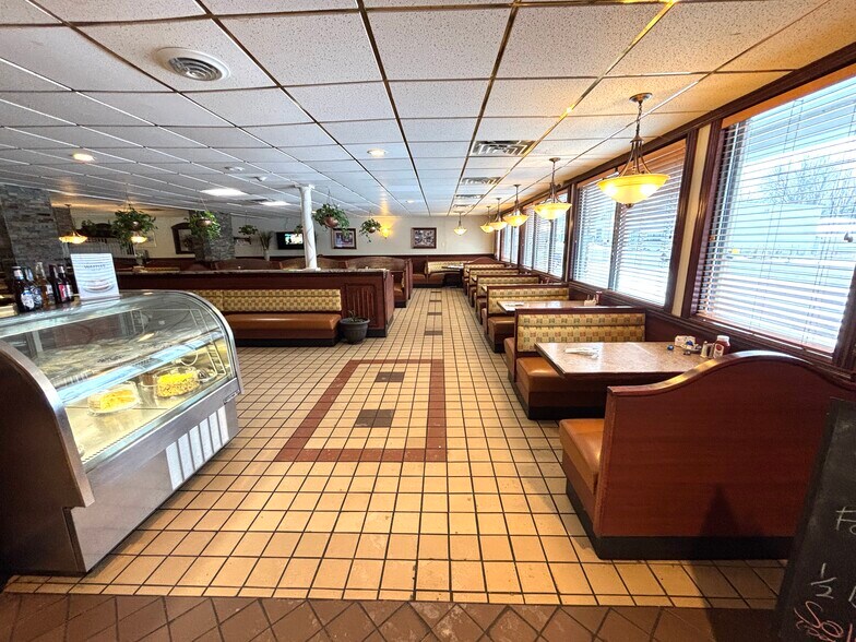 More Photos Of 1121 E Union St, Newark Specialty For Sale