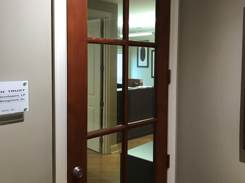 More Photos Of 9033 Garden Arbor Dr, Germantown Office For Sale