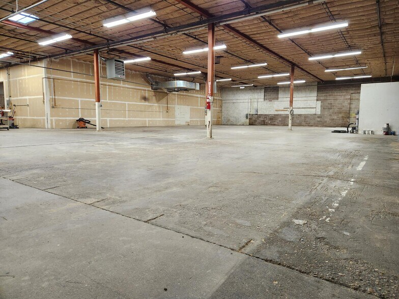 More Photos Of 4400-4460 Lipan St, Denver Manufacturing For Sale