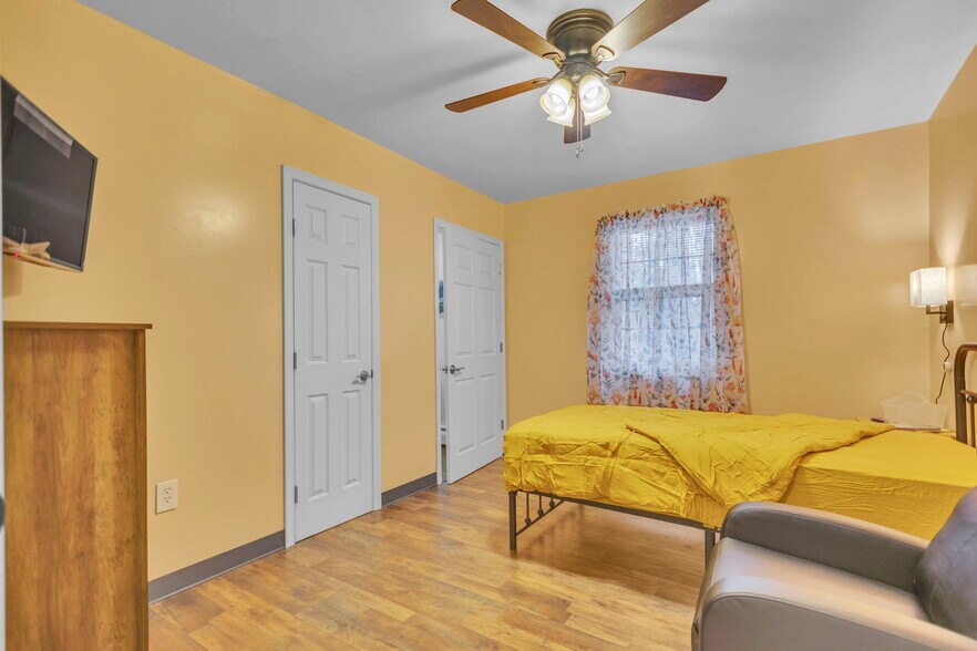 More Photos Of 106 Carr St, Nicholson Assisted Living For Sale