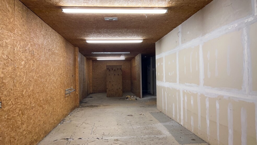 More Photos Of 12373 Scarsdale Blvd, Houston Unknown For Lease