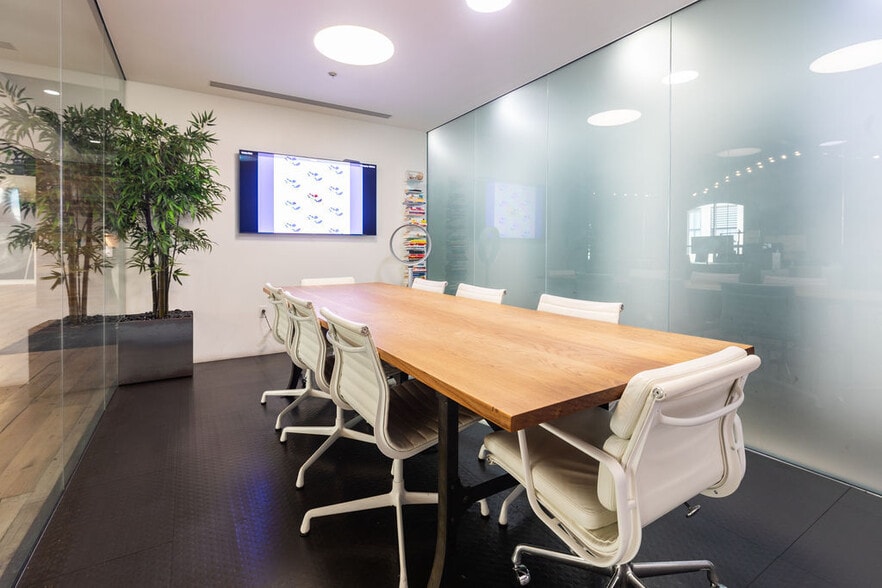 More Photos Of 111 W 6th St, Austin Office For Lease