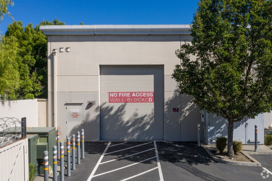 More Photos Of 1625-1633 Industrial Pky W, Hayward Freestanding For Lease