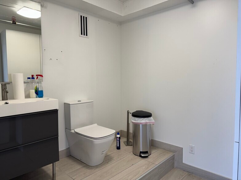 More Photos Of 1720 Harrison St, Hollywood Office Residential For Sale