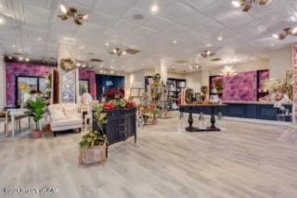 More Photos Of 447 Market St, Kingston Freestanding For Sale