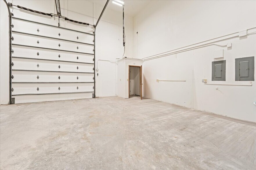 More Photos Of 3536 International St, Fairbanks Office For Lease