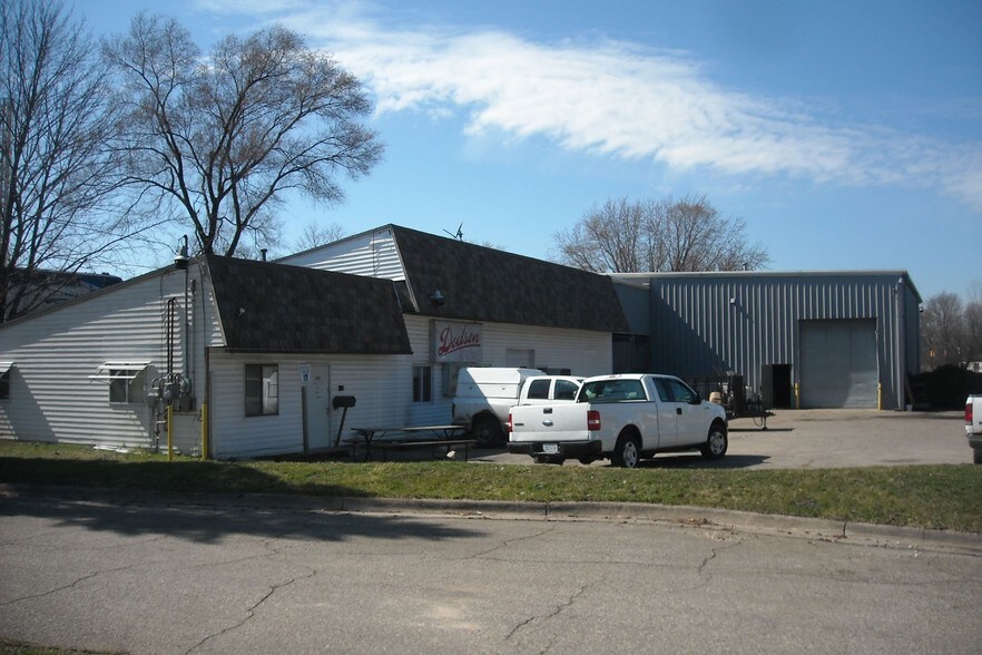 More Photos Of 1050 E Michigan Ave, Kalamazoo Warehouse For Sale