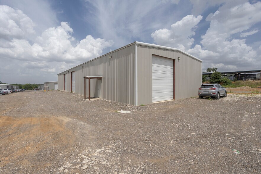 More Photos Of 5035 Dick Price Rd, Fort Worth Warehouse For Lease